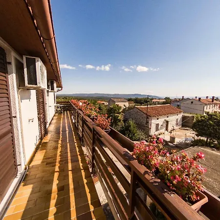Poli Nadaline Apartment Peruski