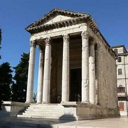Poli Nadaline Peruski